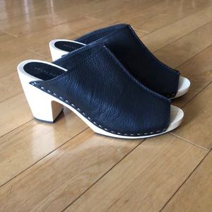 Kelsi Dagger clog mules -NWT